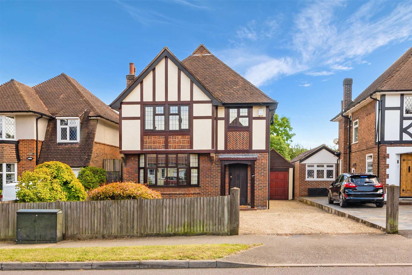 3 bedroom House Detached, Tattenham Way, Burgh Heath, Tadworth The